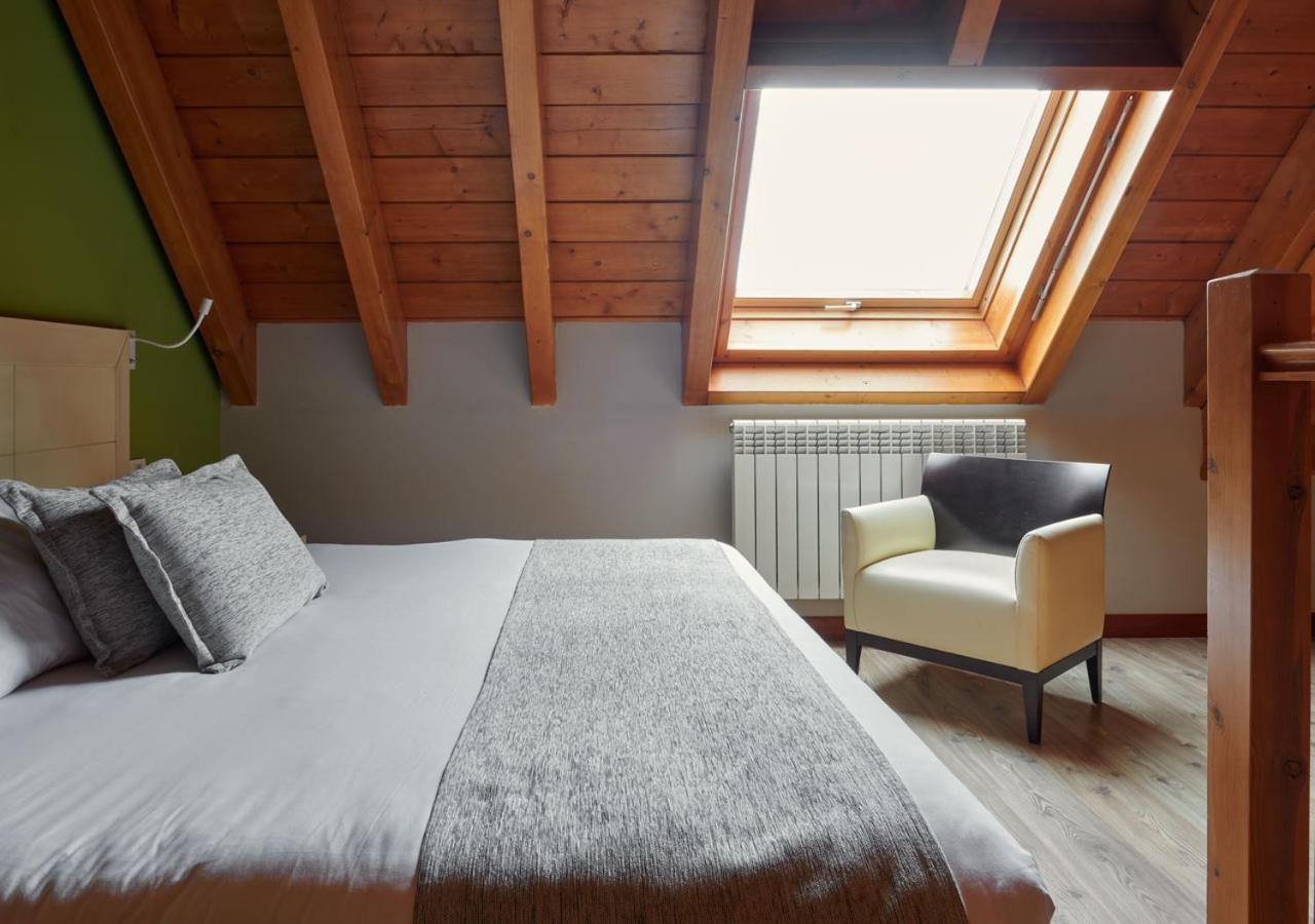Apartahotel Tres Quinones Sallent de Gállego Zewnętrze zdjęcie