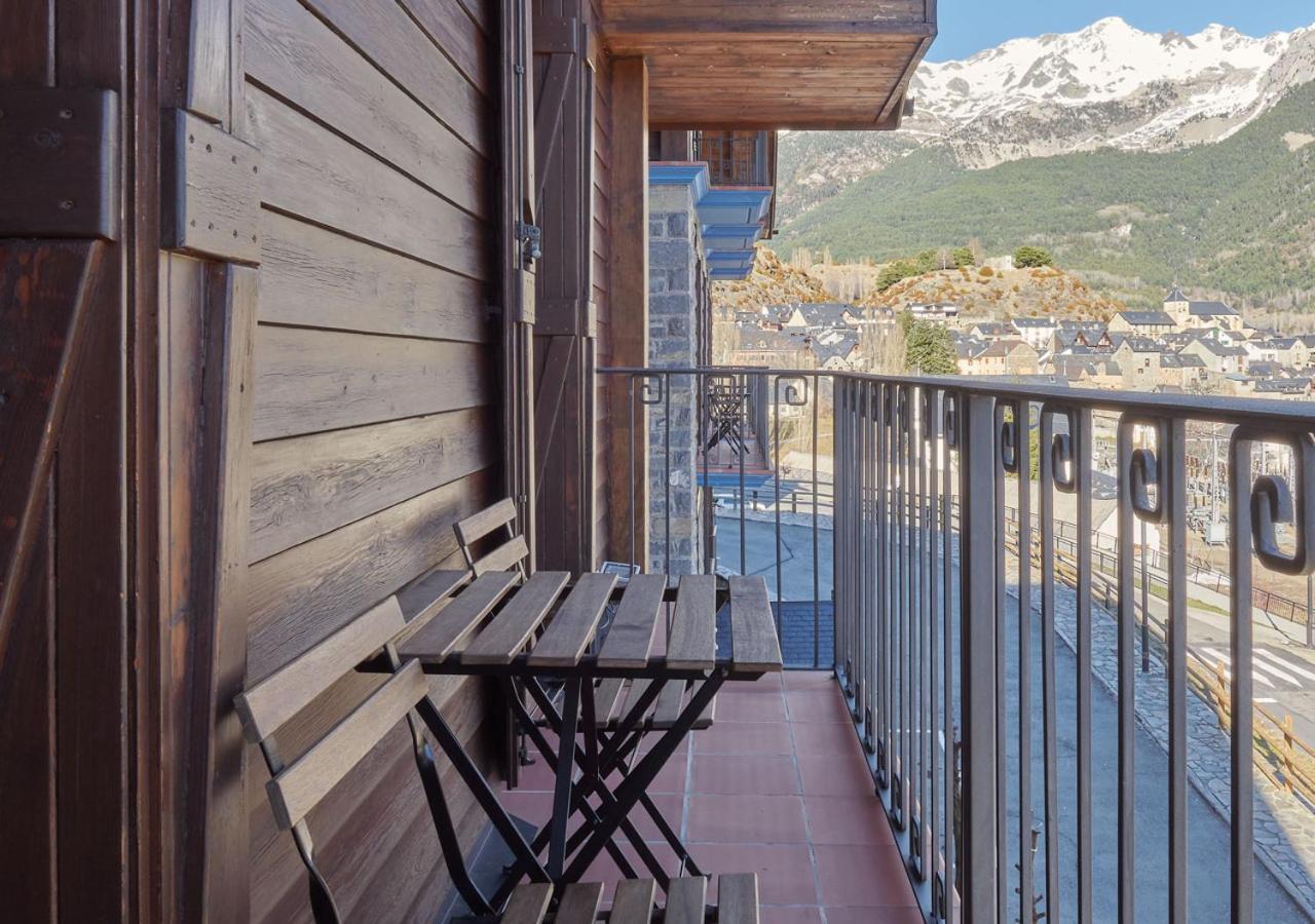 Apartahotel Tres Quinones Sallent de Gállego Zewnętrze zdjęcie