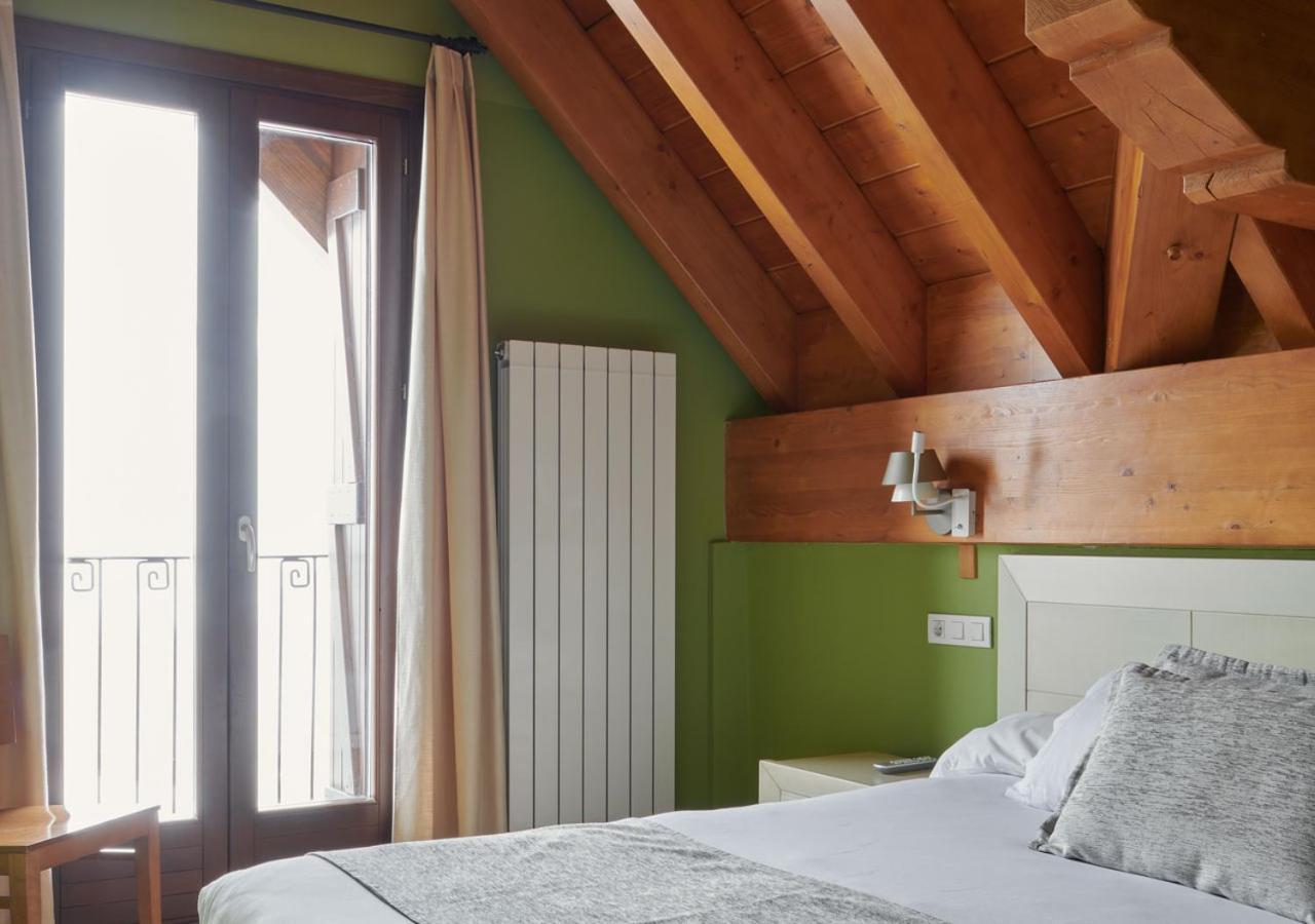 Apartahotel Tres Quinones Sallent de Gállego Zewnętrze zdjęcie