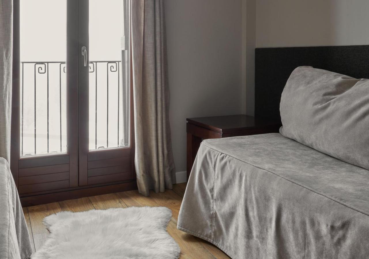 Apartahotel Tres Quinones Sallent de Gállego Zewnętrze zdjęcie