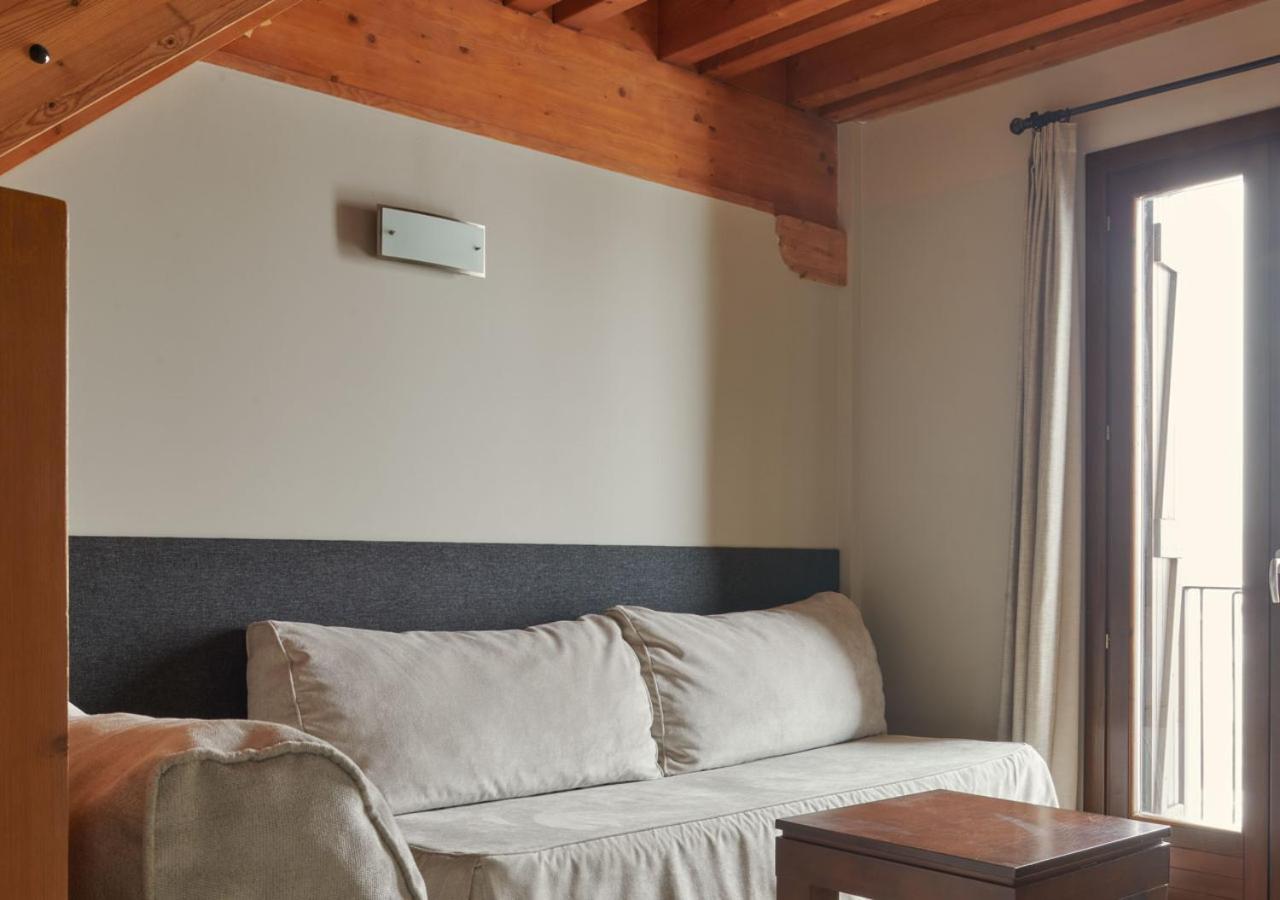 Apartahotel Tres Quinones Sallent de Gállego Zewnętrze zdjęcie