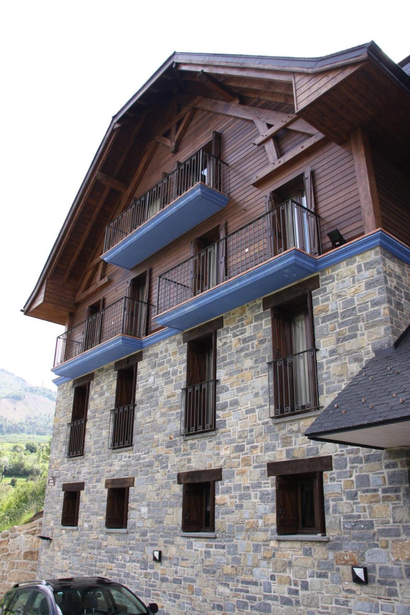 Apartahotel Tres Quinones Sallent de Gállego Zewnętrze zdjęcie