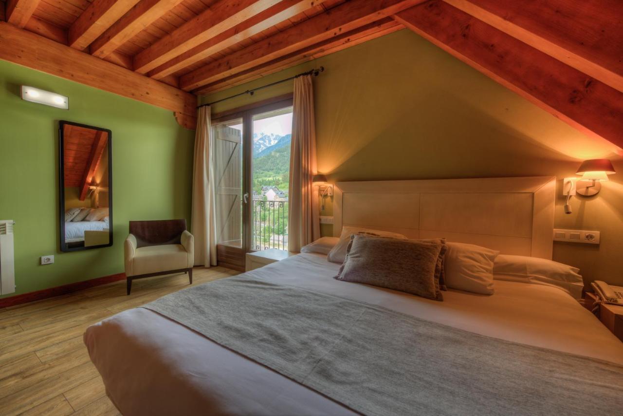 Apartahotel Tres Quinones Sallent de Gállego Zewnętrze zdjęcie