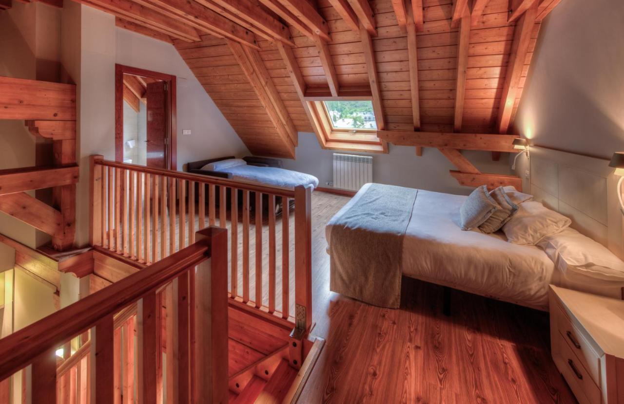 Apartahotel Tres Quinones Sallent de Gállego Zewnętrze zdjęcie
