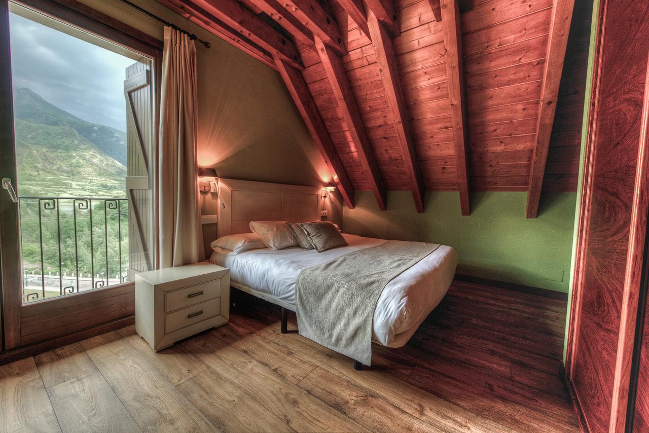 Apartahotel Tres Quinones Sallent de Gállego Zewnętrze zdjęcie