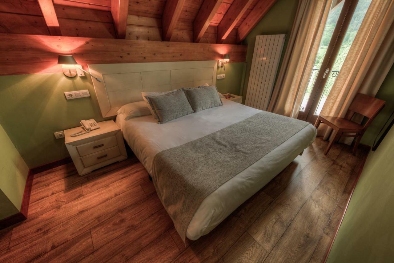 Apartahotel Tres Quinones Sallent de Gállego Zewnętrze zdjęcie